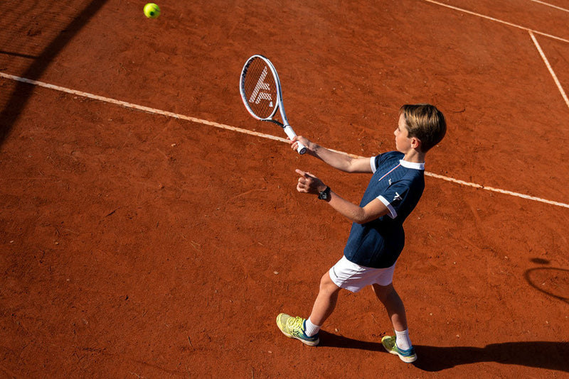 CONSEILS POUR BIEN RÉUSSIR LA TRANSITION D'UNE RAQUETTE JUNIOR à UNE RAQUETTE ADULTE